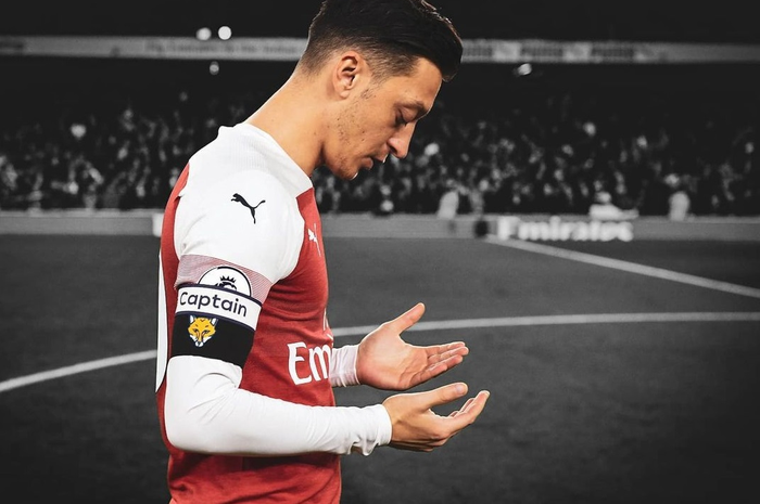 Arsenal kalah terus, mantan pemainnya, Mesut Ozil berikan komentar kekecewaan. 