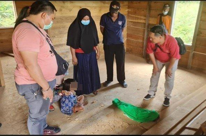 Tim Elang Unit Reskrim Polsek Talang Ubi Polres PALI saat melakukan olah TKP, Kamis (26/8/2021). 