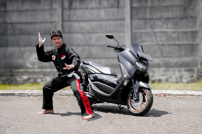Artis iko Uwais pamer motor baru