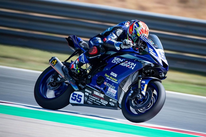 Pembalap Indonesia Galang Hendra Pratama alami crash di WorldSSP Prancis 2021, jangan kelewatan Race 2 digelar sore ini.