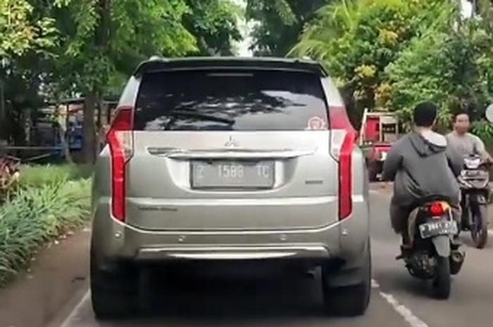 Viral penumpang Pajero buang sampah sembarangan
