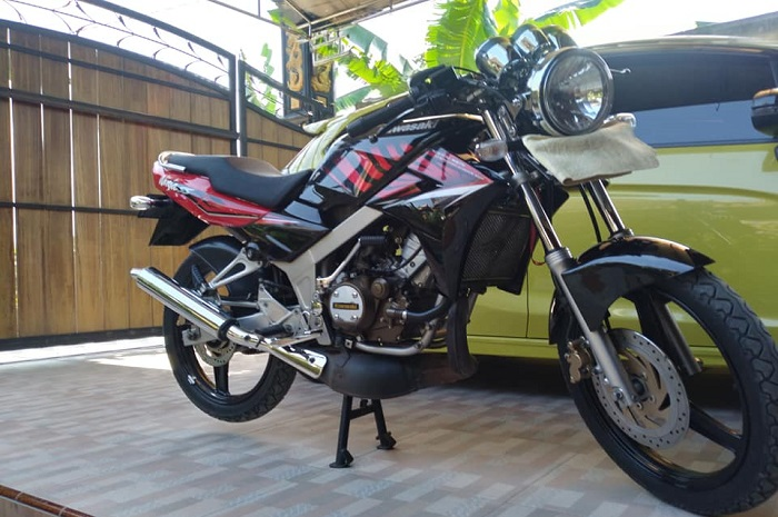 Motor 2-tak ini bikin heboh grup Kawasaki Ninja R 150.