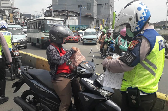 Ilustrasi. Keren Denda Tilang Bisa Dibayar dengan Suntik Vaksin di Wilayah Ini, Begini Penjelasannya