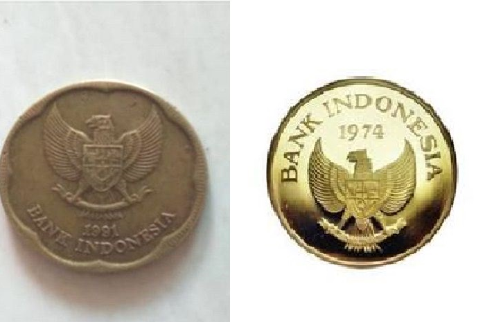 Kiri uang Rp 500 yang belakangnya gambar melati. Kanan uang koin dari emas belakangnya gambar komodo