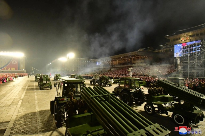 Tidak seperti biasanya, parade militer Korea Utara 9 September 2021 menampilkan senjata yang kurang canggih