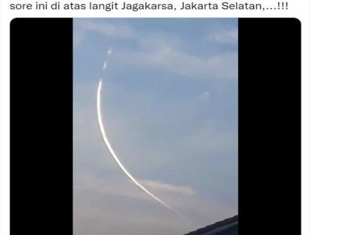 Heboh video yang menyebut ada racun disebar di langit Jagakarsa, Jakarta Selatan.
