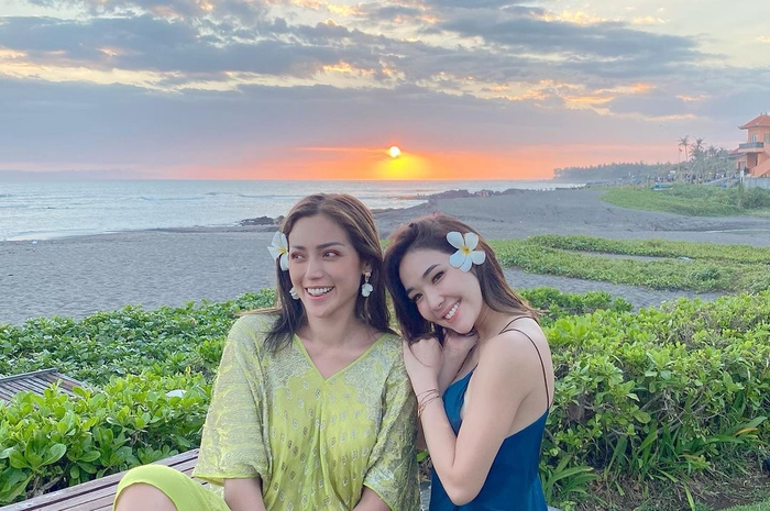 Foto Gisel menikmati sunset bareng Jedar diserbu netizen. Foto ini diunggah pada pertengahan Agustus 2020. 