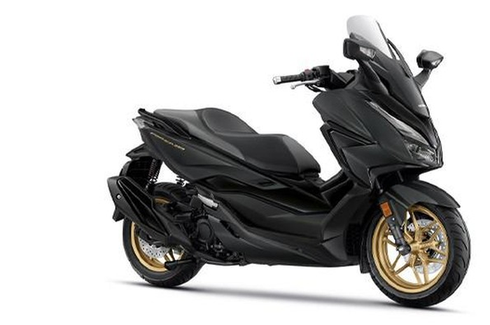 Honda Forza 350 terbaru meluncur. Kakak Honda PCX dengan mesin besar dan fitur canggih.