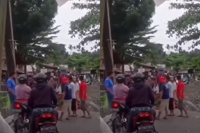 Preman tutup jembatan, harus bayar jika ingin lewat