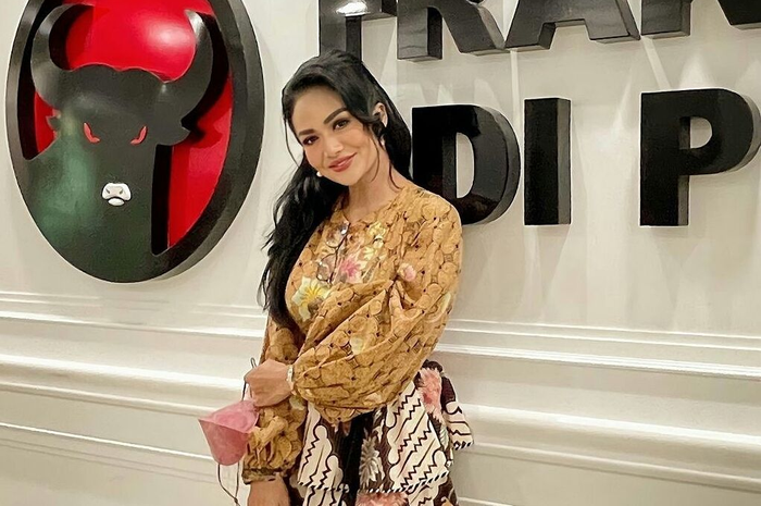 Krisdayanti beberkan gaji anggota DPR RI.