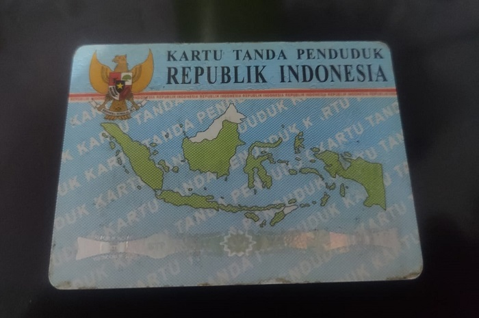 Salah satu berkas untuk mengecek penerima bantuan Rp 3 juta adalah KTP.