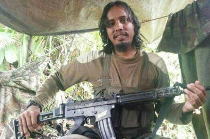 Foto simbol jari Ali Kalora yang tewas ditembak Satgas Madago Raya beredar di media sosial. Gembong teroris MIT Poso sempat diremehkan.