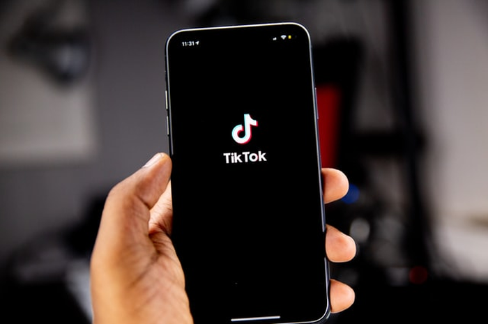 Fitur TikTok Shop bisa digunakan untuk transaksi jual beli dalam satu aplikasi.