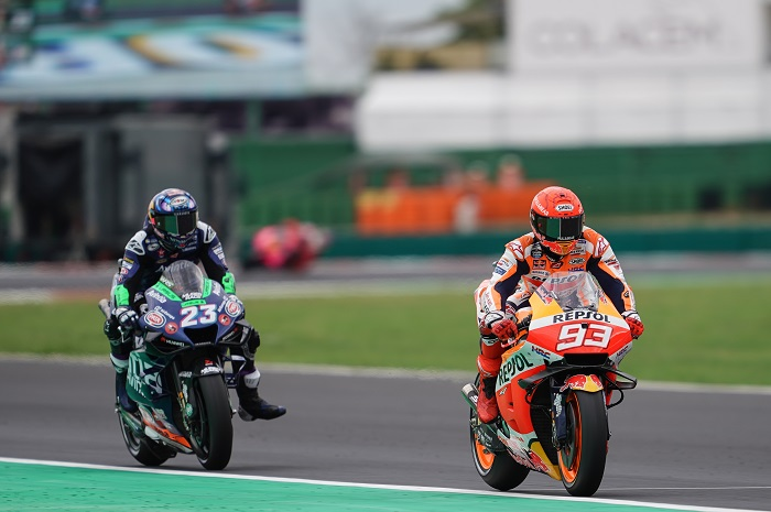 Marc Marquez (nomor 93) gagal podium di MotoGP San Marino 2021, ini alasannya.