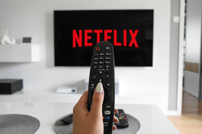 Ilustrasi menonton tayangan Netflix