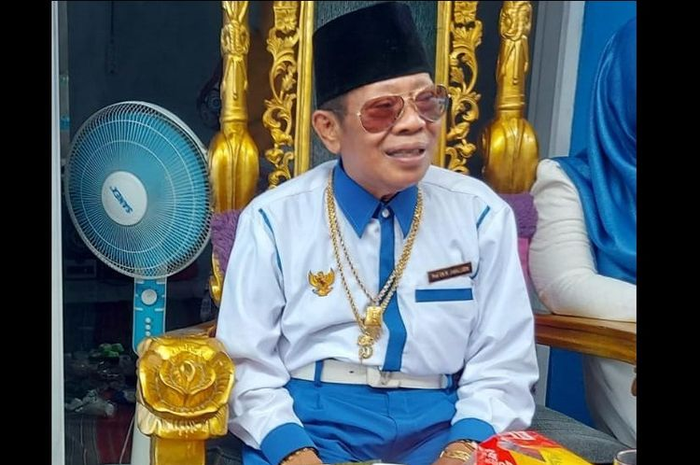 Sultan Jamaludin Firdaus yang disebut sebagai raja di Kerajaan Angling Dharma