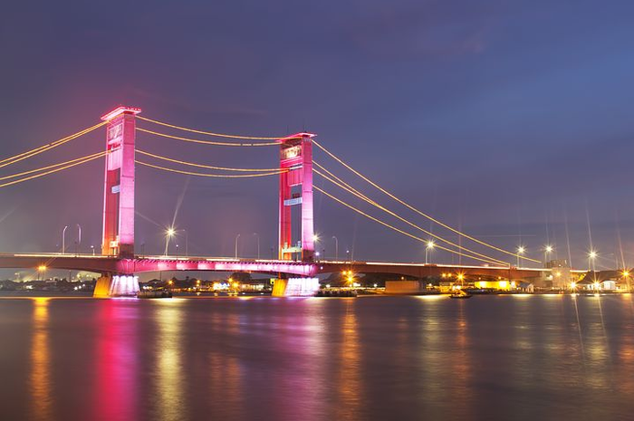 Sungai Musi di Provinsi Sumatra Selatan dan dongeng 'Pulau Emas'.
