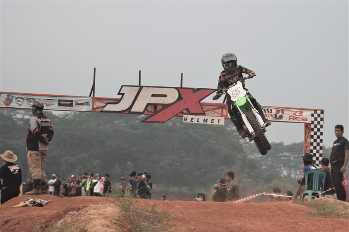 Serius turun di balap garuk tanah, knalpot Proliner support event Open Grasstrack Pesona Wanajaya 2021.