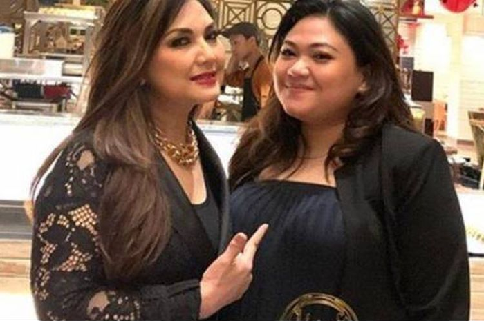 Nia Daniaty dan Olivia Nathania
