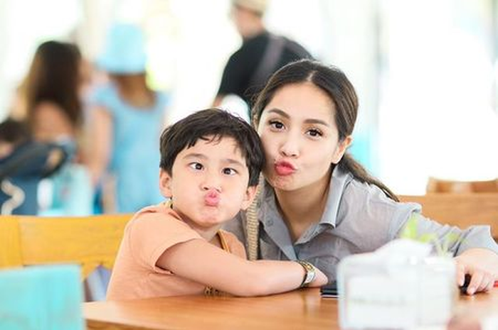  Nagita Slavina dan Rafathar Malik Ahmad 