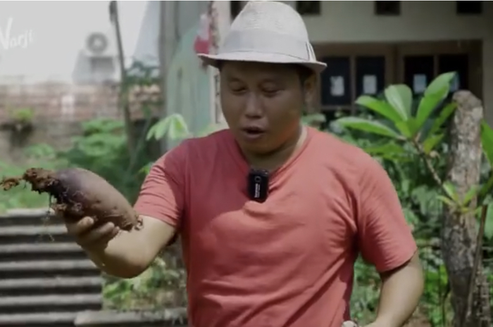 Memilih rehat dari dunia entertainment, sahabat Denny Cagur kini disibukkan dengan aktivitas baru sebagai petani. Dia bangga pamer foto petani.