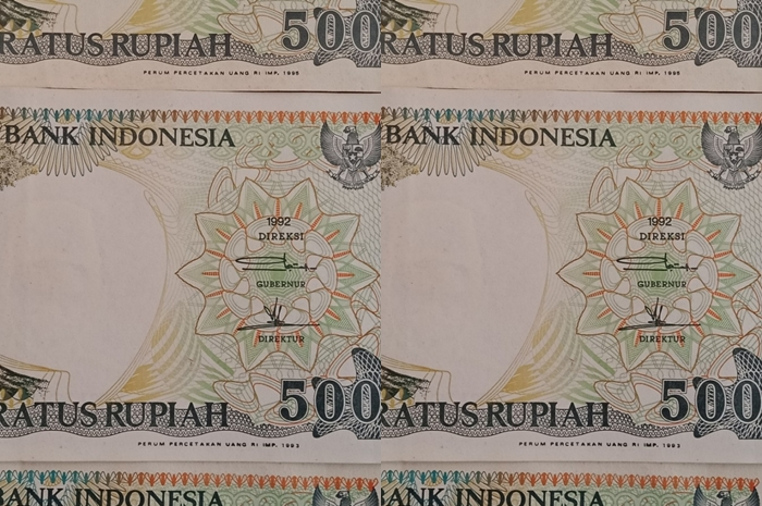 Uang kertas Rp 500 dijual online, harganya bikin melongo.