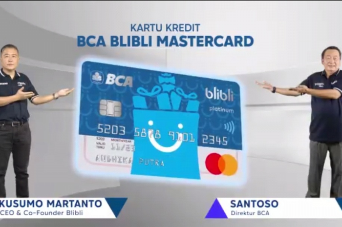 Kusumo Maranto, CEO & Co-Founder BliBli (Kiri) dan Santoso, Direktur BCA (kanan) dalam acara peluncuran kartu kredit BCA BliBli Mastercard, Senin (11/10).