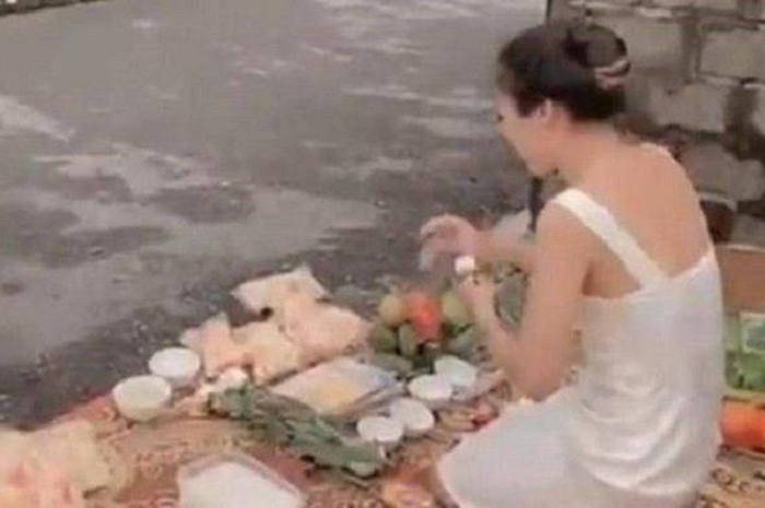 Wanita yang viral karena tagih utang dengan cara tak biasa