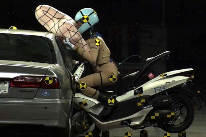 Honda PCX dengan fitur Airbag