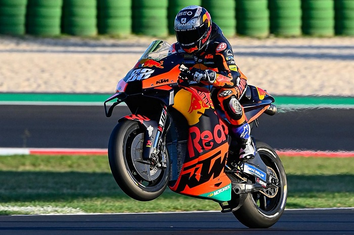 Bos KTM, Pit Beirer bilang pembalap MotoGP yang nikahi adik sendiri, Miguel Oliveira sedang terpuruk.