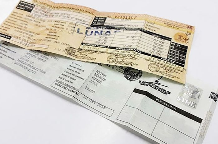 Ilustrasi STNK. Asyik, ada pemutihan pajak kendaraan bermotor yang digelar 9 wilayah ini hingga akhir tahun, buruan bawa STNK dan BPKB untuk urus.