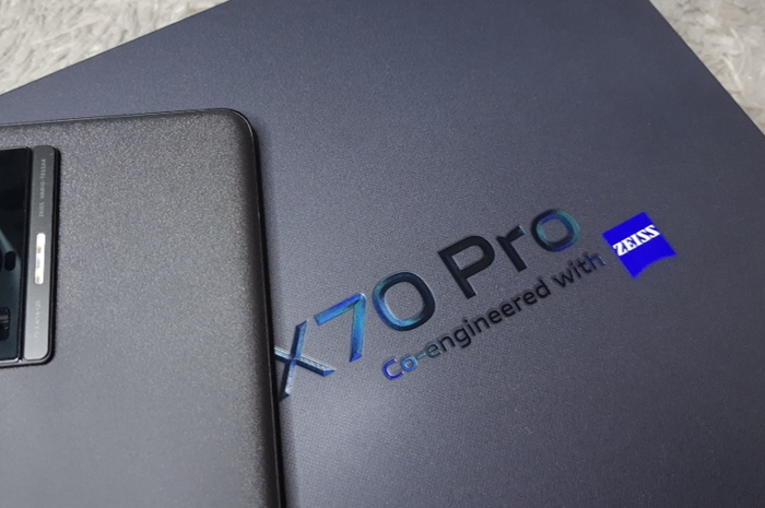 Unboxing vivo X70 Pro.
