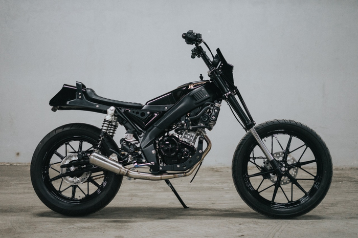 Yamaha XSR 155 Bergaya Skinny Clubstyle
