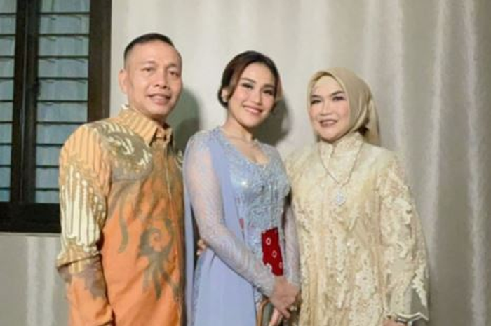Abdul Rozak, Ayu Ting Ting, Umi Kalsum