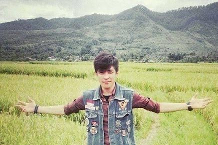 Foto tampang pria yang mengaku anak aktor lawas Piet Pagau beredar di media sosial, orang dekat sang bintang film senior ungkap fakta sebenarnya.
