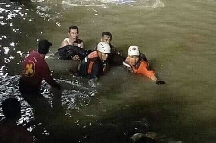 Foto jenazah korban susur sungai di Ciamis sudah menyebar di media sosial, siswa MTs Harapan Baru yang selamat mengungkap fakta mengejutkan.