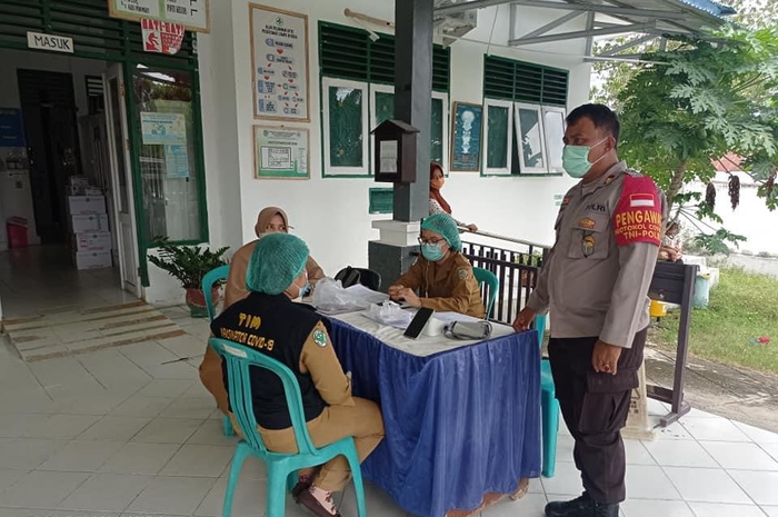 Foto tampang Kapolsek Parigi Iptu IDGN banyak dicari netizen di media sosial usai kabar pencopotan jabatan oknum polisi ini diliput berbagai media.