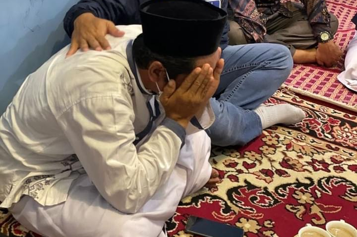 Gubernur Jawa Barat Ridwan Kamil yang baru saja pulang dari Papua syok melihat foto jenazah korban kegiatan susur sungai di Ciamis.