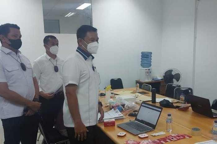 Kantor pinjol ilegal di kawasan Kompleks Ruko Bukit Gading Indah, Kelapa Gading, Jakarta Utara digerebek polisi, Senin (18/10/2021) 