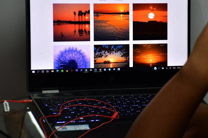 Ilustrasi Instagram Web di laptop