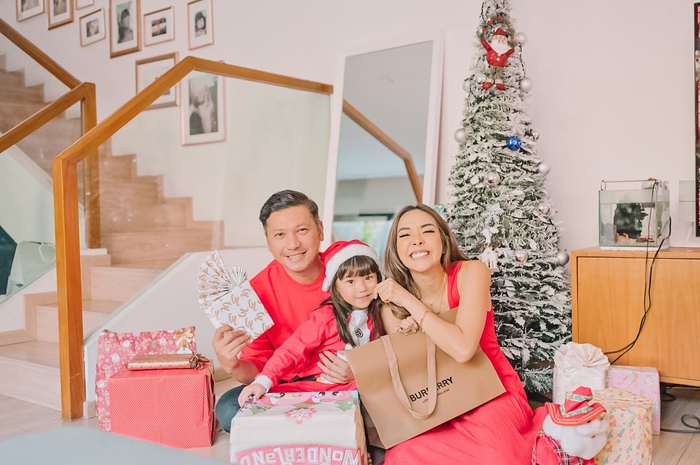 Gisel memamerkan foto merayakan Natal bareng Gading Marten yang tampak membuat Gempi bahagia. Rupanya, ada cerita di balik foto itu.