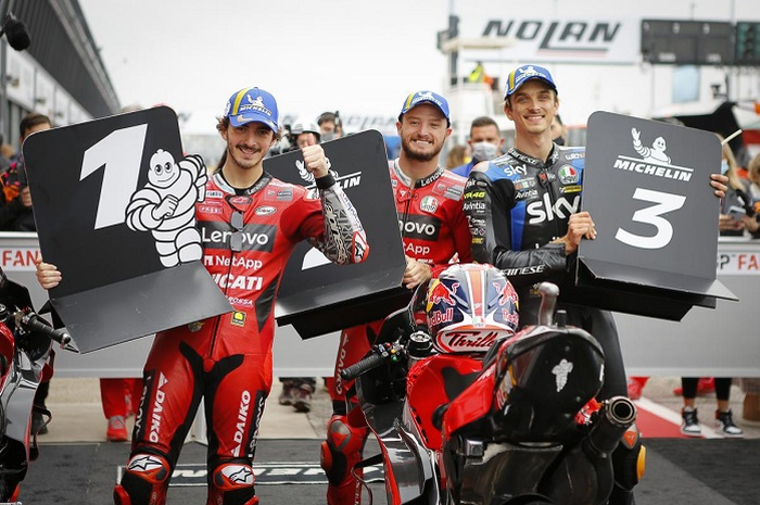 Simpan link live streaming MotoGP Emilia Romagna 2021, Francesco Bagnaia paling depan, balap hari ini (24/10/2021) start pukul 19.00 WIB.