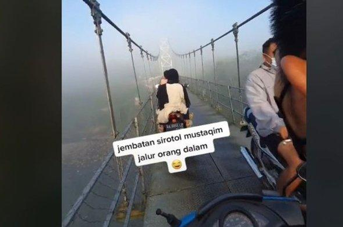 Jembatan Gantung Jati yang berada di Magelang