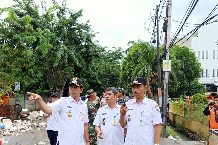 Lurah Duri Kepa Marhali menjadi sorotan. Sebab, kabar Lurah Duri Kepa yang dituding menilap duit warga itu sudah diberitakan media massa.