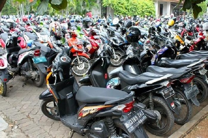 Ilustrasi. Tarif parkir motor dan mobil jadi Rp 60 ribu per jam, serius?