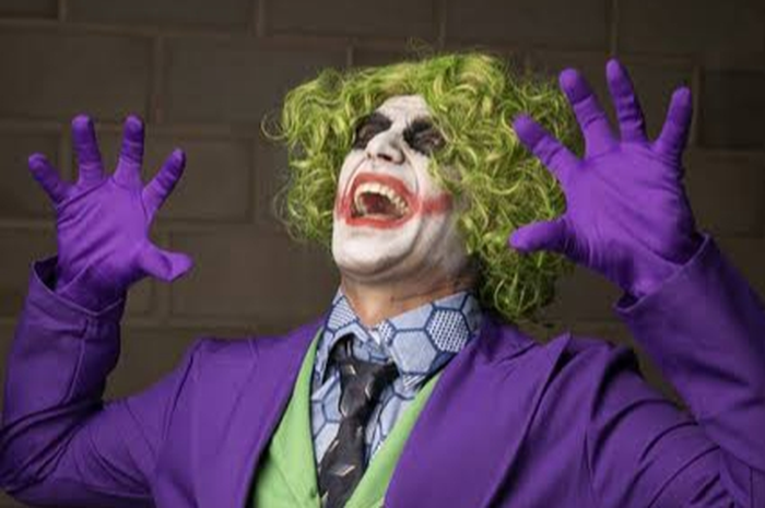 Ilustrasi Berkostum ala Joker