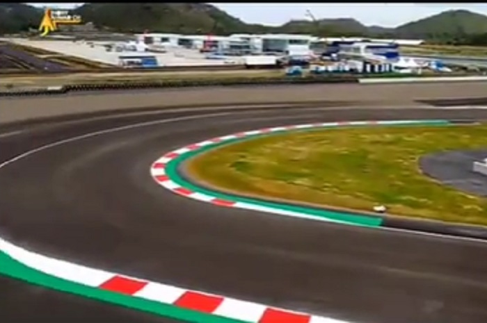 Bikin Pangling, begini penampakan sirkuit Mandalika di Lombok, NTB, setelah dicat jelang WorldSBK Indonesia 2021.