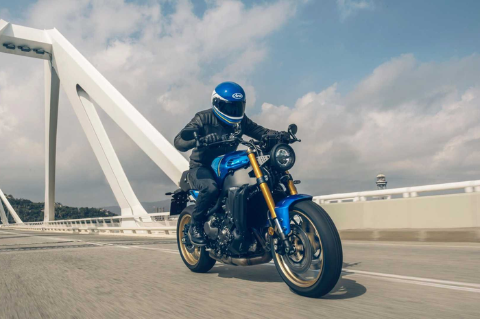 Yamaha rilis motor retro modern XSR900 2022, kakak Yamaha XSR 155 versi moge cafe racer, kece nih!