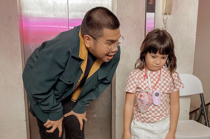 Gisel, janda Gading Marten sempat kesal dengan mesin Instagram. Sebab, foto Gempi bareng Kaleb J dihapus oleh Instagram. 