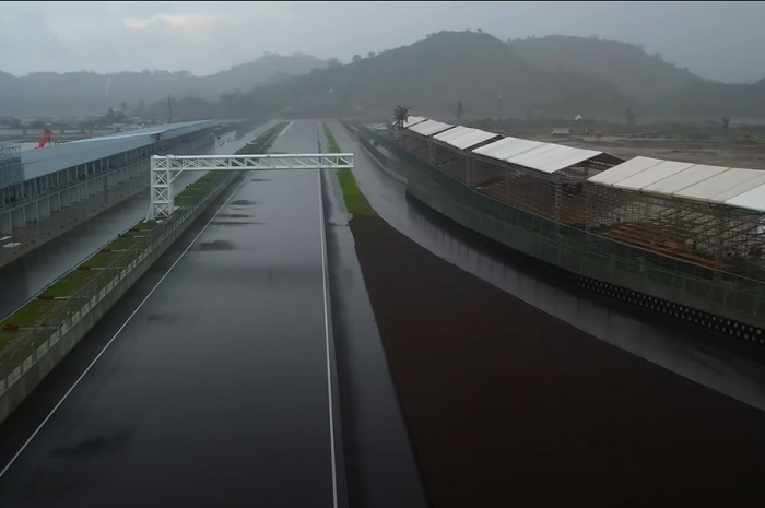 Diguyur hujan lebat, kondisi sirkuit Mandalika di Lombok, NTB, bikin bangga menjelang WSBK Indonesia 2021.